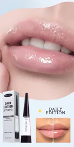 Hydrating lip plumper gloss with crystal clear formula for smooth and tender lips daily use.