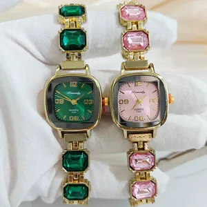 Damen Mode Strass Armband Quarz Uhr Quadratisches Zifferblatt Edelstein Eingelegte Legierung Damen Handkette Uhr Luxus Elegante Armbanduhr