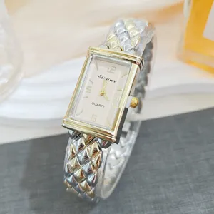 Damen Quarzuhr mit rechteckigem Zifferblatt stilvolles Metallarmband fuer Damen