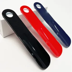 Plastic shoe horn long handle portable home lazy shoe helper device black red blue 3pcs set