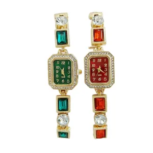 Reloj de cuarzo de lujo para mujer con pedrería y esfera cuadrada de piedras preciosas.