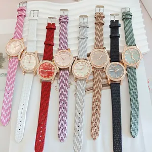Elegante Damen Strass Quarz Uhr mit Lederarmband Detailansicht modischer Zeitmesser
