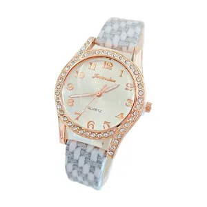 Elegante Damen-Quarzuhr mit Strasssteinen, Roségold-Gehäuse und modischem Webarmband.