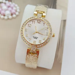 Damen Mode Herz Strass Quarz Armbanduhr Legierung Kette Damen Armbanduhr Elegantes Digitales Zifferblatt Runde Armbanduhr