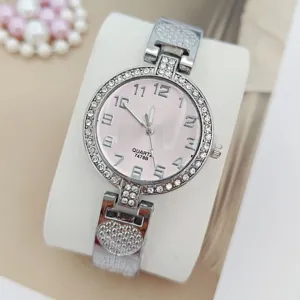 Modische Damenuhr Quarzwerk mit rosa Zifferblatt Strass Lünette Armbanduhr für den Alltag