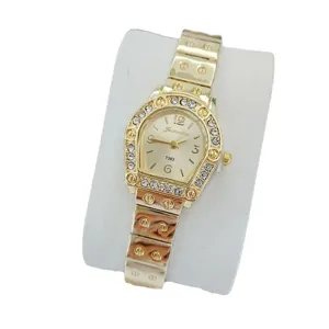 Montre quartz femme en strass or avec bracelet acier motif vis élégante mode chic