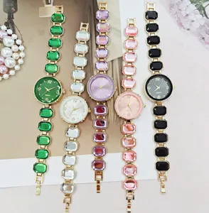 Damen Quarzarmanduhr mit facettiertem Schmuckstein Armband, modische farbige Damenuhr.