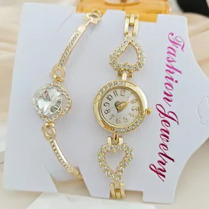 Luxus Strass Damen Uhr und Armband Set, goldene Quarzuhr mit Herz Design für Frauen.