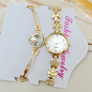 Elegantes Damen Gold Quarzuhr und Kristall Armband Set mit funkelnden Strass Blättern.