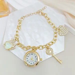 Niche Mode Legering Strass Dames Horloge Rond Kwartshorloge Elegantie Charme Armband Horloge Met Multi Hangers Voor Vrouwen