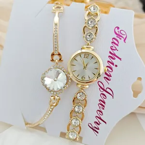 Goldfarbenes Strass Quarz Uhr und Armband Set mit weißer Displaykarte für Damen