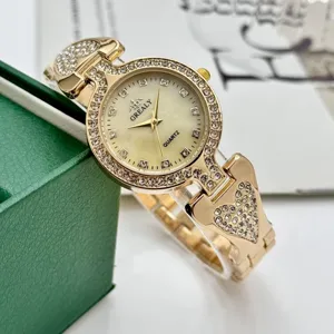 Reloj de cuarzo dorado para mujer con diamantes de imitación, diseño de pulsera de corazón.