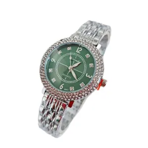 Luxus Strass Damen Quarzuhr mit grünem Zifferblatt und elegantem silbernem Armband.