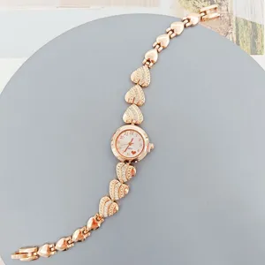 Roségouden dames kwarts horloge met hartje strass armband, elegante modieuze dameduurwerk.