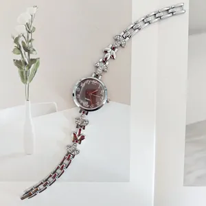 Modische Strass Damen Quarzuhren mit elegantem Weizenähren Armband Design für den Alltag.