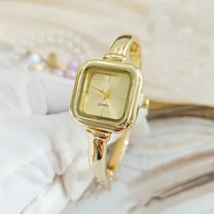Elegante Legering Vierkante Kwarts Armring Horloge Voor Vrouwen Minimalistische Mode Metalen Armband Polshorloge Luxe Effen Kleur Dames Analoog Klok