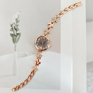 Elegante roségoldene Damen-Quarzuhr mit einem atemberaubenden Weizenblatt-Strass-Armband-Design.