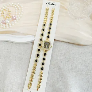 Elegantes quadratisches Strass Damenarmbanduhr und Armband Set mit schwarzem Zifferblatt.