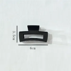 Black geometric hair claw clip detail, compact 6cm size for thin hair and daily styling.