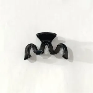 Simple black hair claw clip for women, geometric wavy small hair catch for daily styling.