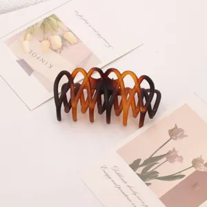 Brown gradient frosted hair claw clip, minimalist Korean style plastic hairpin for daily wear.