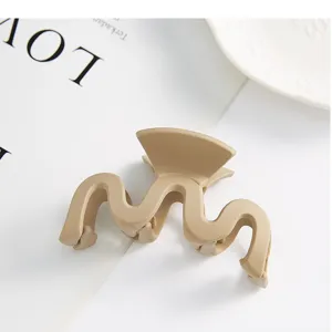 Minimalist Matte Plastic Hair Claw Clip For Women Fashion Shark Hair Catch Large Hair Accessories Daily Styling