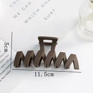Large matte brown plastic hair claw clip simple retro style daily hairpin for women