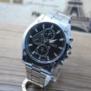 Detailansicht Herren Edelstahl Quarzuhr mit schwarzem Multifunktionszifferblatt und Metallarmband.