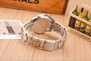Edelstahl Uhren Metallarmband Detailansicht, langlebiges Gliederarmband Design für Herrenquarzuhr.