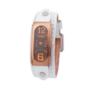 Retro Quarzuhr in Rechteckform mit weißem Lederwickelarmband und stilvollem Zifferblatt.