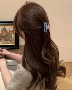 Molla per capelli quadrata blu trasparente in acetato, piccolo accessorio per acconciature.