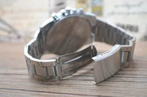Herren Edelstahl Quarz Uhr Ruckseite Detail Edelstahl Metall Armband Faltschliesse.