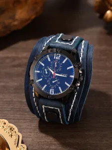 Orologio al quarzo vintage con cinturino in vera pelle larga, quadrante blu e cuciture bianche.