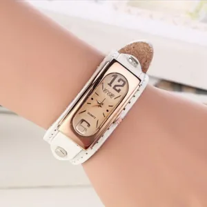 Elegante Damen Armbanduhr im Vintage-Stil mit rechteckigem Zifferblatt und weißem Echtlederarmband.