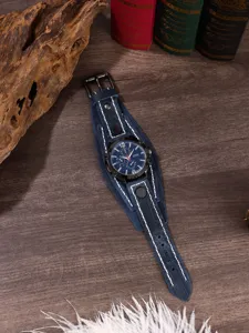 Orologio da uomo vintage al quarzo con cinturino in vera pelle largo e quadrante.