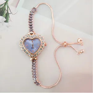 Exquise montre quartz femme strass en forme de cœur élégant bracelet or rose.