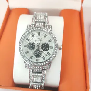 Luxe Legering Volledige Strass Kwartshorloge Voor Mannen Vrouwen Mode Chrono Stijl Iced Out Ingelegd Glanzend Diamant Look Metalen Band Casual Polshorloge Cadeau