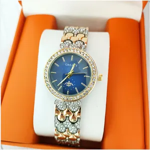 Montre quartz pour femme avec lunette en strass et bracelet métallique élégant et chic.