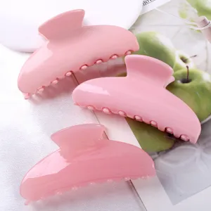Vista dettagliata delle eleganti mollette per capelli rosa da 9,5 cm, accessori stilosi.