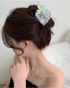 Pinza de pelo de fresa de acrílico transparente para mujer, accesorio elegante de verano.