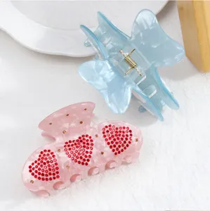 Molla per capelli in acrilico con strass brillanti e cuori per acconciature eleganti.