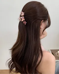 Elegante molletta per capelli a fiore da donna, fermaglio artiglio in resina rosa chic.