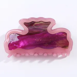 Rosa marmorierte Acryl Haarklammer für Damen, tolles Haaraccessoire für Frisuren.