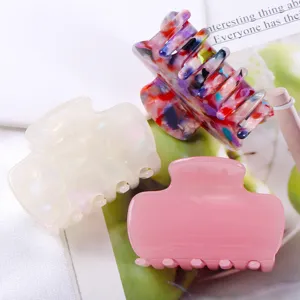 Detailansicht der 6.5cm Acetat Haarklammern in mehrfarbigen, transparenten und rosa Ausführungen.