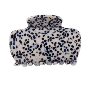Modische schwarz-weiße Terrazzo-Haarklammer, 6.5 cm elegantes Acetat-Haaraccessoire.