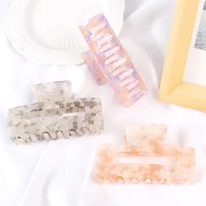 Set di mollette per capelli in acrilico marmorizzato in vari colori per uno styling chic.