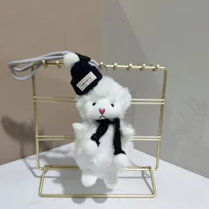 Mignonne poupée porte-clés en peluche d'agneau blanc avec bonnet et écharpe, cadeau de sac idéal.
