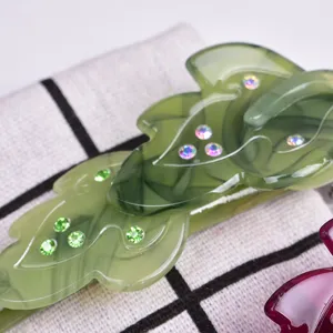 Grüne Acryl-Haarspange in Blatt-Form mit Strasssteinen für Damen-Alltagsmode und Frisuren.