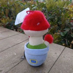 Mignon pot champignon peluche porte-clés, doux pendentif poupée pour sacs et clés.