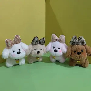Simpatico ciondolo cane in peluche con fiocco a quadri e campanello, morbido portachiavi.